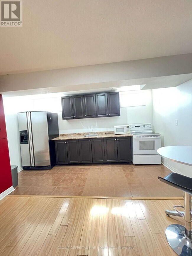 Photo - 294 Wildberry Crescent