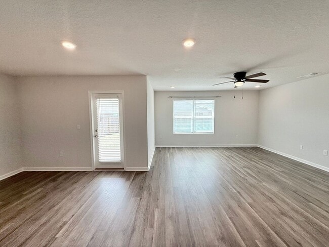 Photo - 4-Bedroom Home - Woodlands