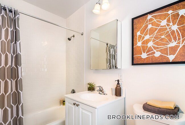 Photo - 563 VFW Parkway Apartamento