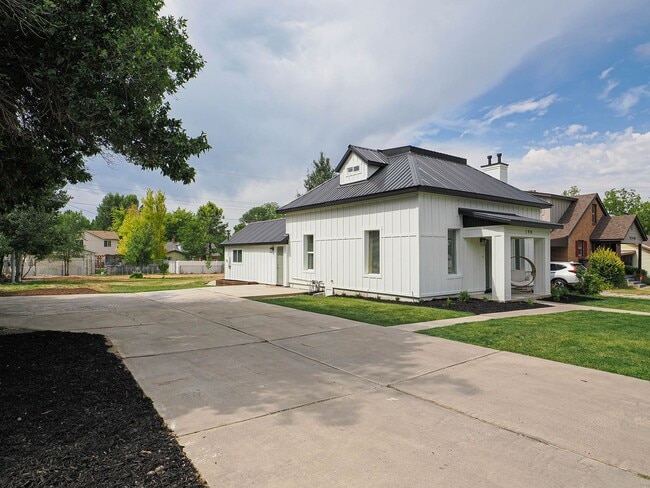 Building Photo - NEWLY REMODELED HISTORIC HOME IN DOWNTOWN ...