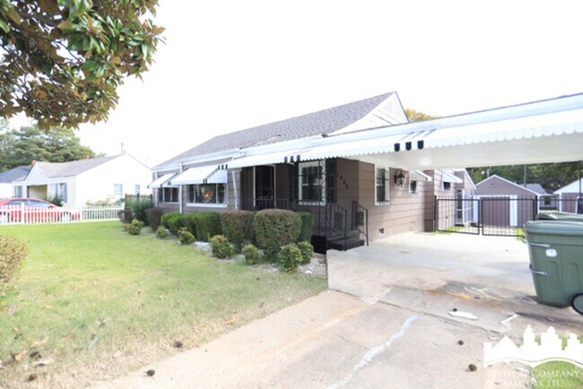Photo - 1446 Alamo St