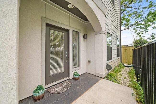 Photo - 1824 Bonner St