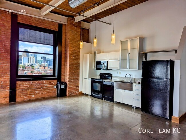 LARGE CORNER LOFT WITH DOWNTOWN VIEWS - LARGE CORNER LOFT WITH DOWNTOWN VIEWS Unit 814