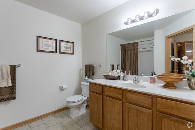2BR, 2BA - Lower _ Interior