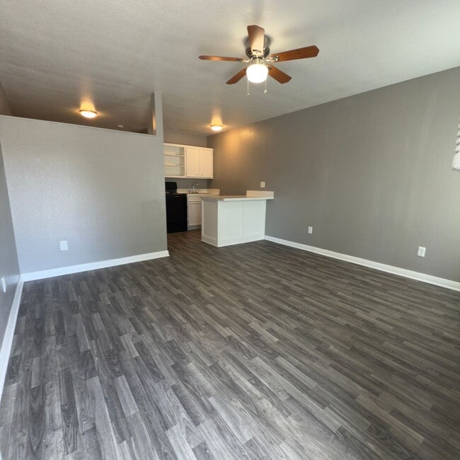 Building Photo - $400 Off 1st Full Month!* All Utilities In... Unit I Rental