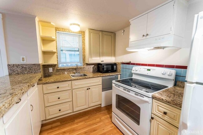 Photo - 3557 Pierce St