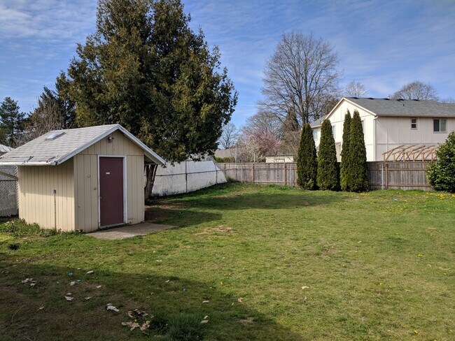 Photo - Great SE Portland Bungalow Close to Lynchview Park!