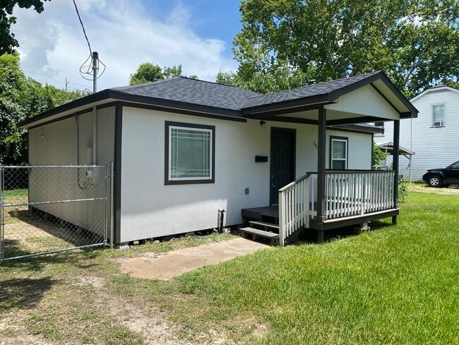 Photo - 2016 Magnolia Dr
