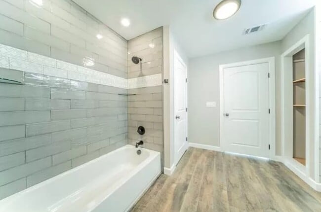 Photo - 710 N Rusk St