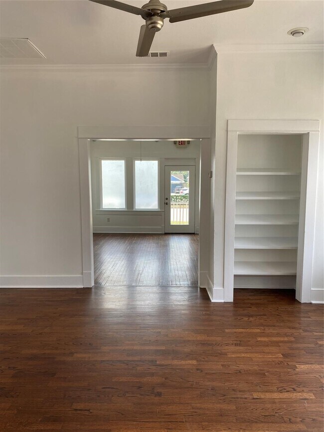 Photo - 709 E 11th St