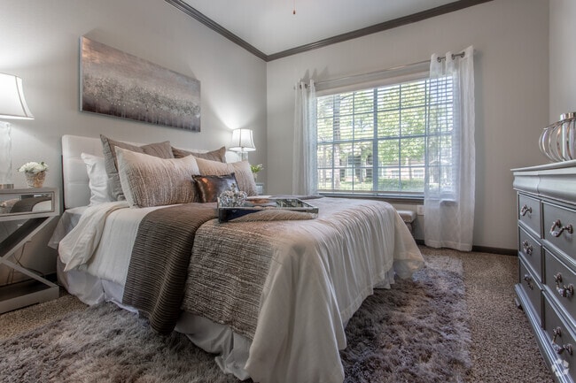 1 BR, 1 BA - 804 SF