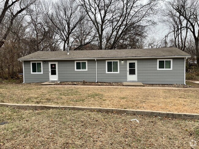 Building Photo - Charming 2 Bed/1 Bath Duplex in Derby, KS ... Rental