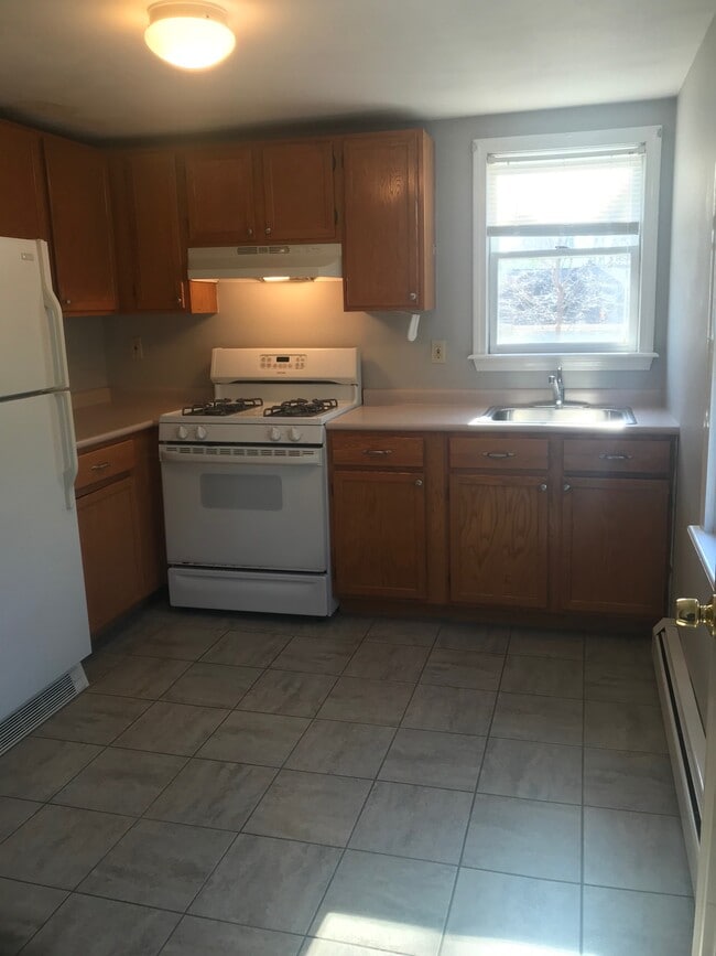 Eat in kitchen - 123 Central St Unit 1 Rental