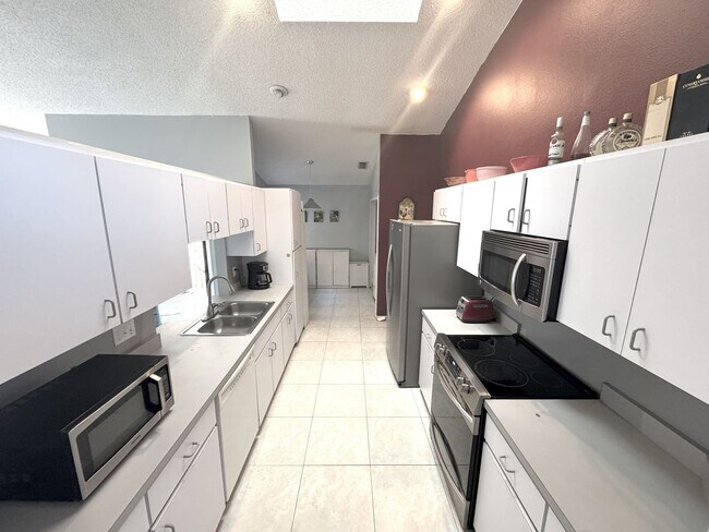 Photo - Spacious 3-Bedroom Home in Quiet Neighborhood