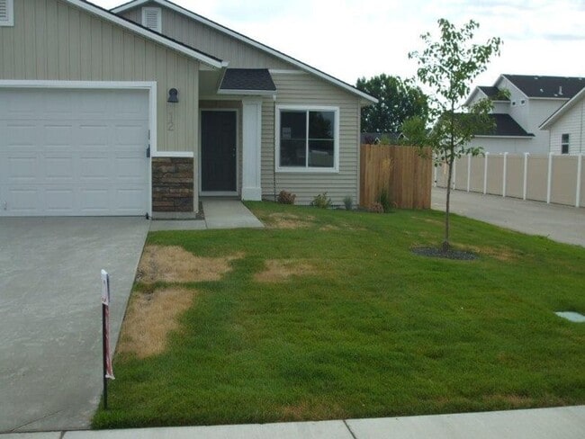 Photo - NICE 3 bed 2 bath 2 car garage avail aroun... House