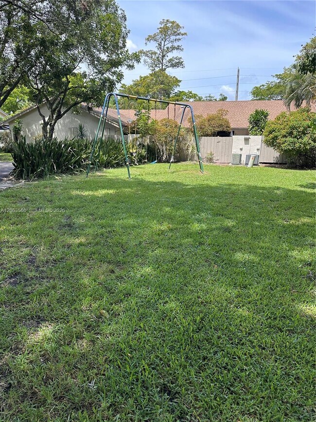 3032 S Oakland Forest Dr