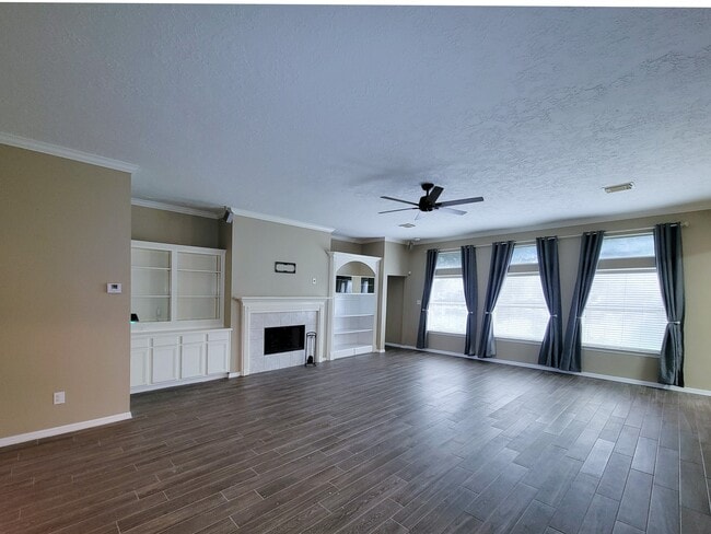 Building Photo - 18511 Falcon Crest Dr