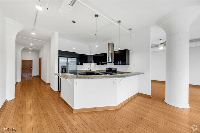 Building Photo - 2077 E 4th St Unit 4E Rental
