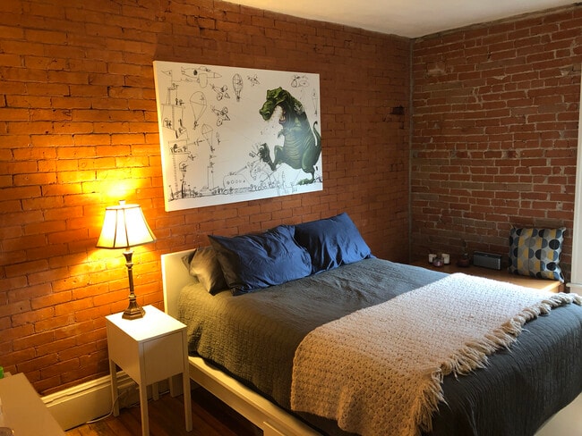 Dormitorio 1 - 1704 E 16th Ave