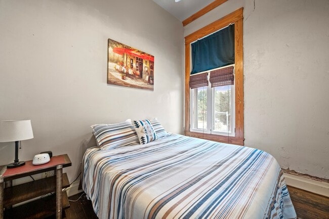 Photo - 202 E San Antonio St