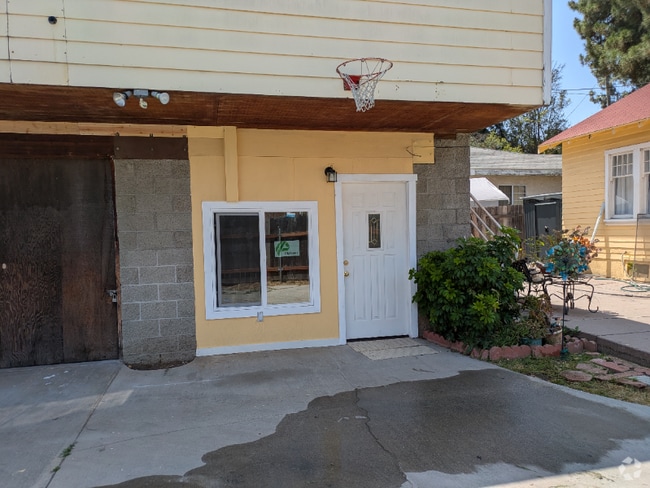 Building Photo - 2100 E Corson St Rental