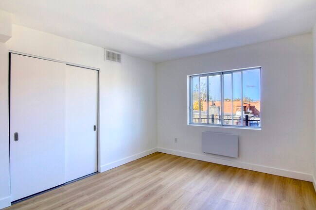 Photo - 25 Av des Pins O Unit 546