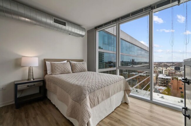 Photo - 3720 N Halsted St