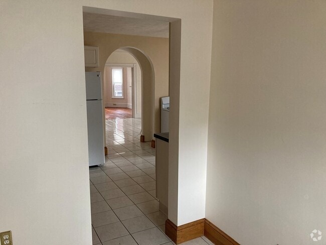 Building Photo - 36 Windsor Rd Unit 2 Rental