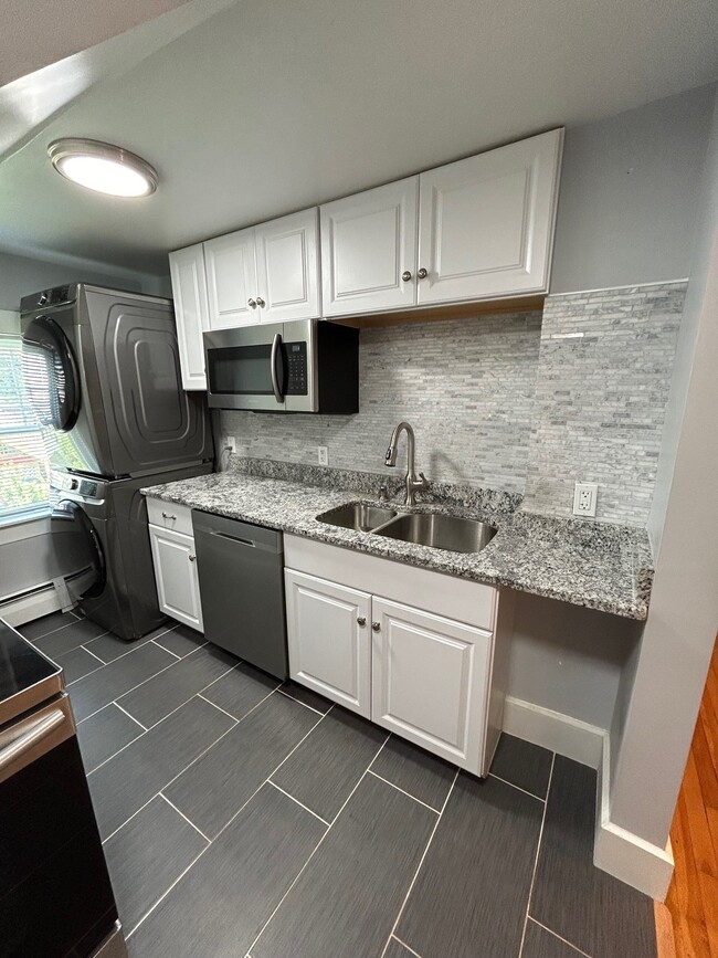Building Photo - 122 Brookline St Unit 2 Rental
