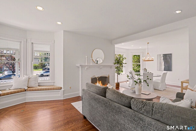462 Riverside Ave
