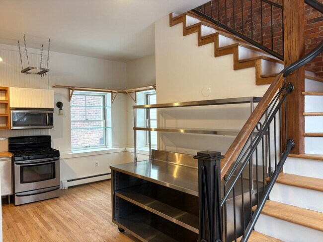 Photo - 10 Grand St Unit Carriage house