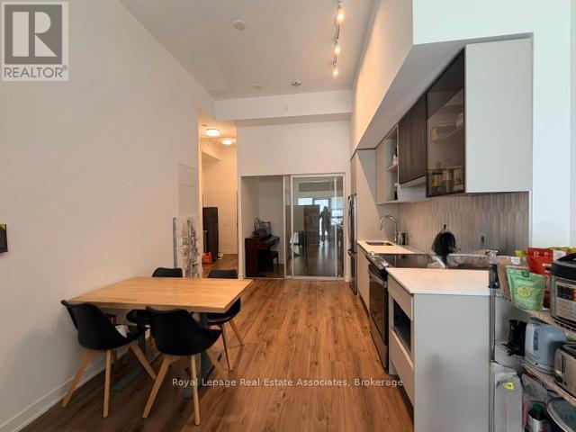 Photo - 405 Dundas St W Unit 114