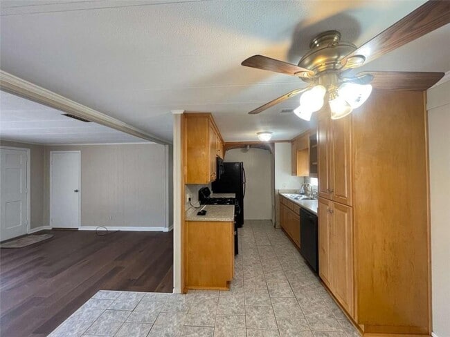 Photo - 693 Bluebird Dr SE