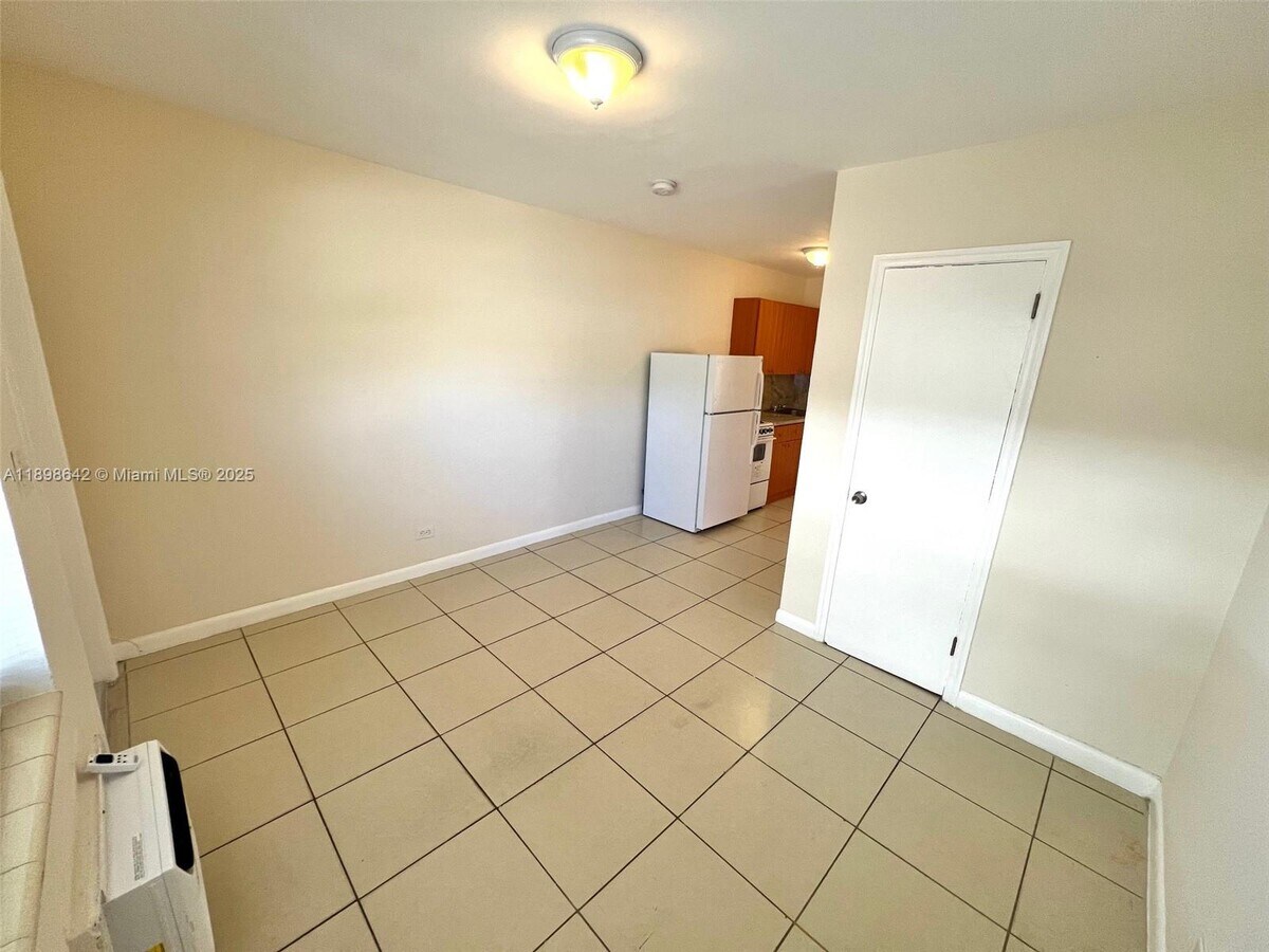 Photo - 700 NE 85th St Unit 14