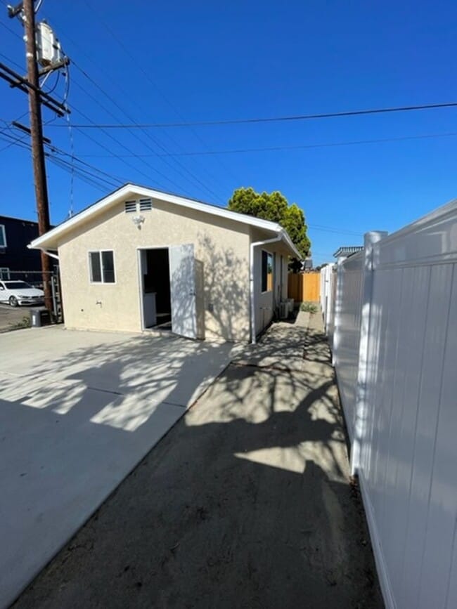 Building Photo - Newer Construction in Rolando Park!!!