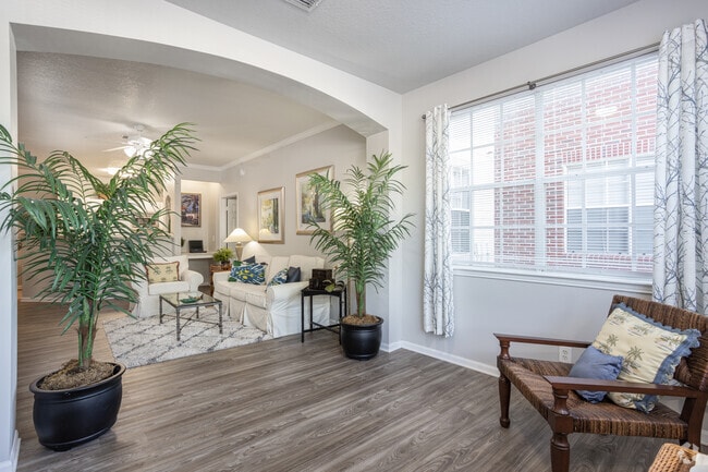 2B, 2BA - 1,256SF