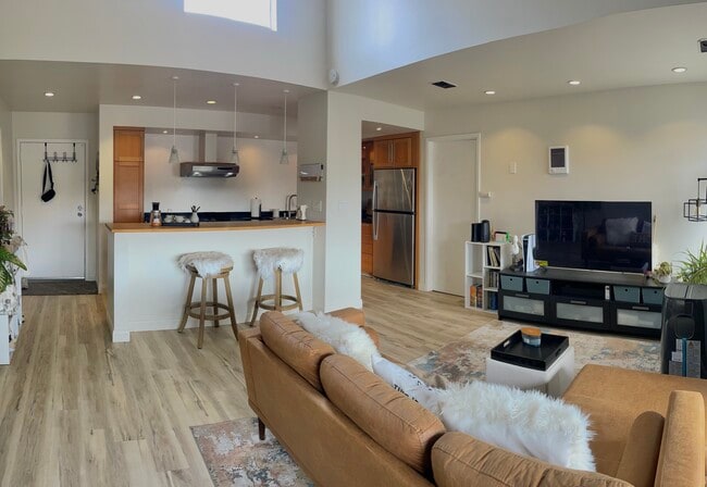 Photo - 8022 Linda Vista Rd Unit 2i