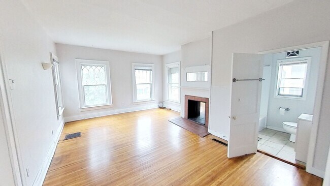 30 Oxford St Unit 3