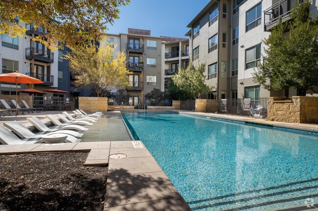 Piscina 2 - Bridge at Midtown Commons