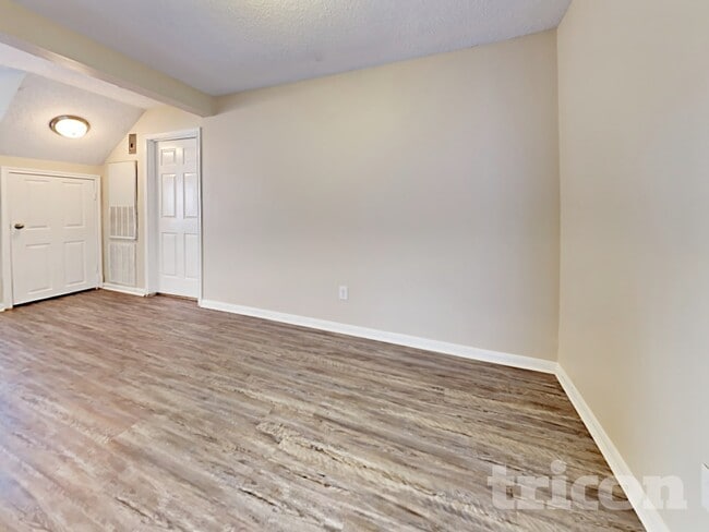 Photo - 3210 Kelling St