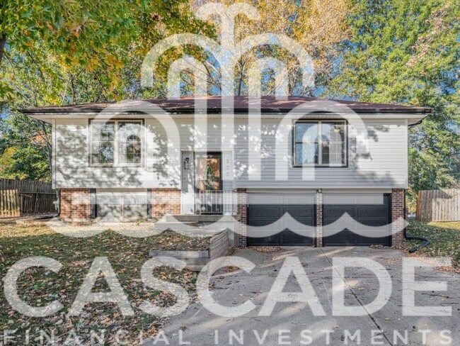 Photo - 300 SE Circleview Dr