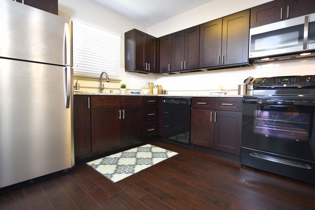 The Avenue Frankfort Apartment Homes - The Avenue Frankfort Apartment Homes