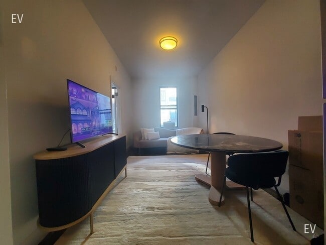 Photo - 37 E 65th St Unidad ev