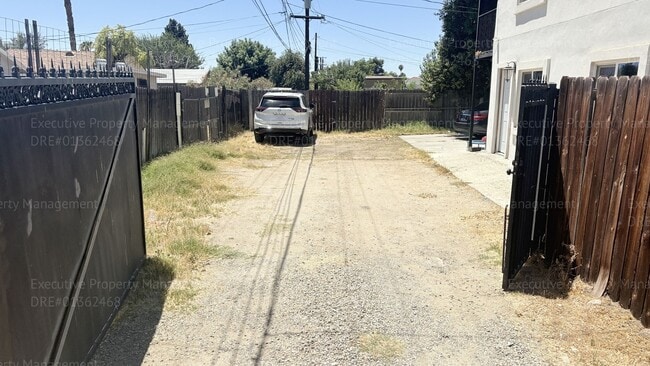 Photo - 303 El Tejon Ave Unit B
