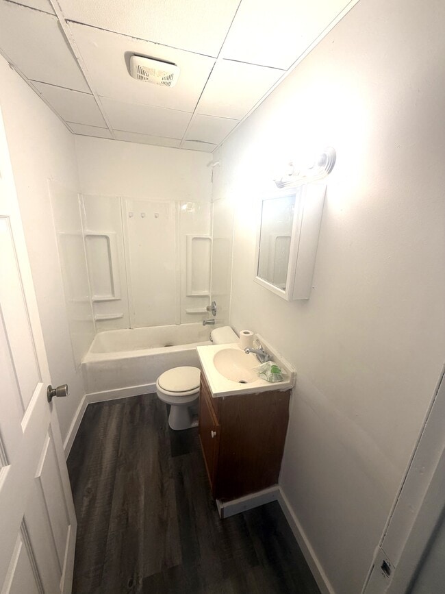 Photo - 731 W 4th St