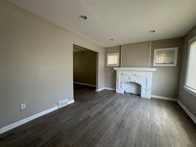 Photo - 15387 Lesure St