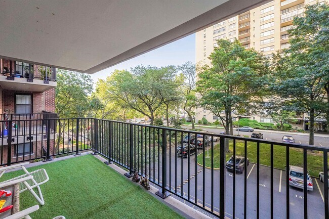 Photo - 225 ST PAULS Ave Apartment Unit 3H
