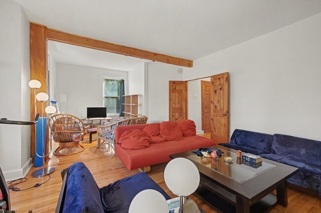 Photo - 12 Somerset St W