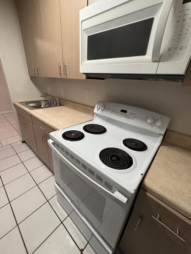 Photo - 900 NW Unit East