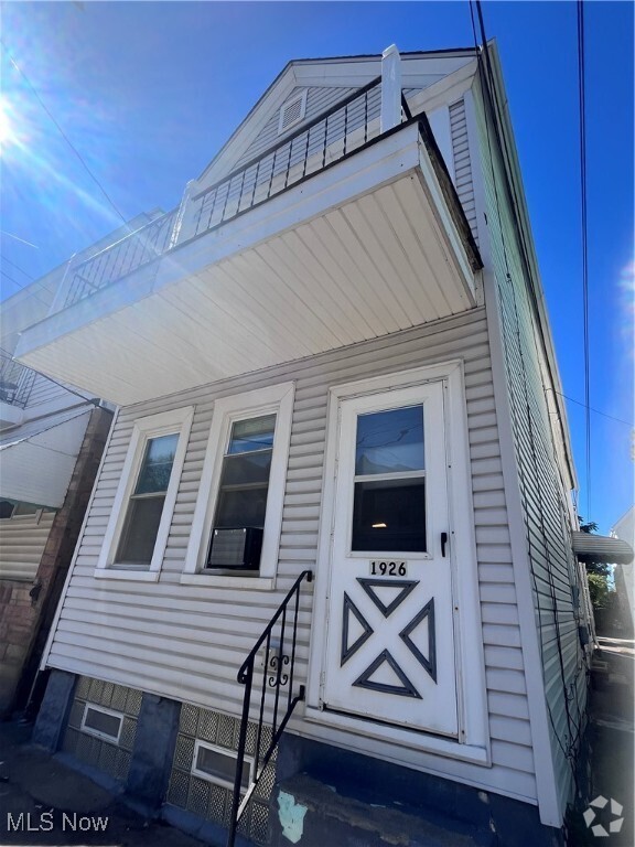 Building Photo - 1926 E 123rd St Rental